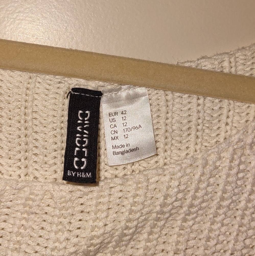 H&M Sweater - Picture 2 of 3